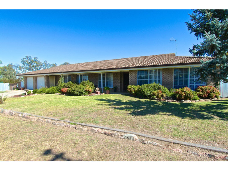 2 Hughes Street, Kelso, NSW 2795 Property Details