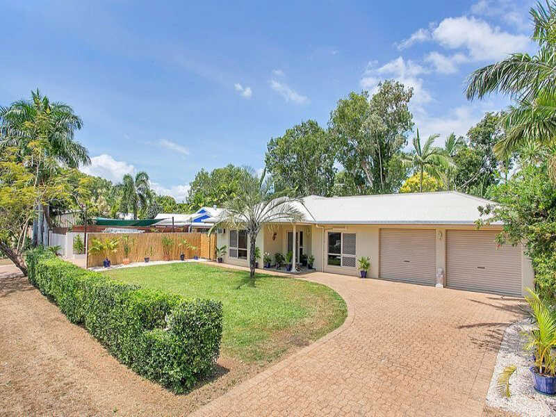 15 Magnolia Street, Holloways Beach, Qld 4878