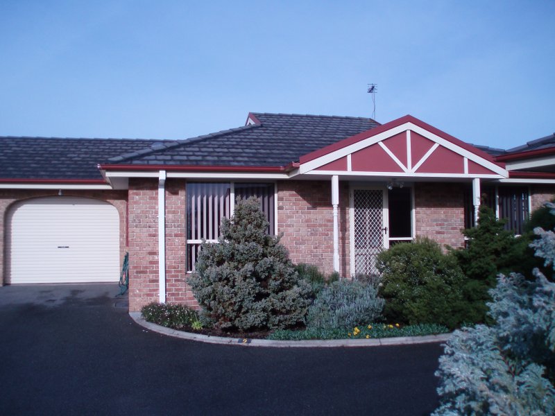 2/6 Kuranda Close, Devonport, TAS 7310