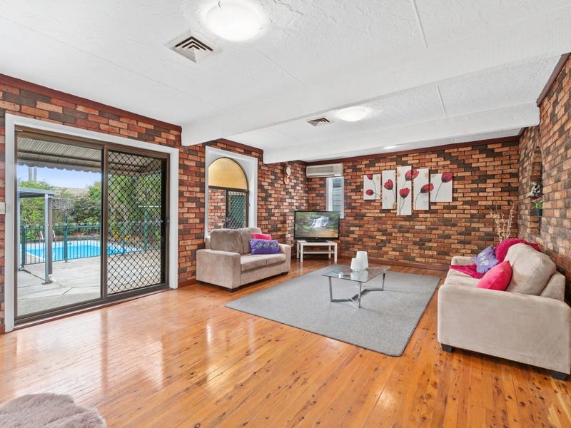 6 Ashcroft Street, Hall, NSW 2198