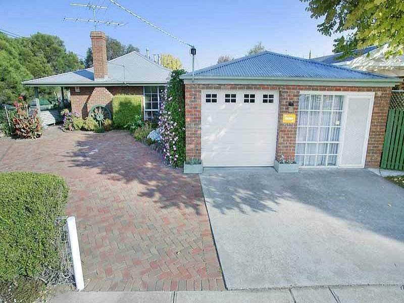 1 Oberon Drive, Belmont, Vic 3216 Property Details