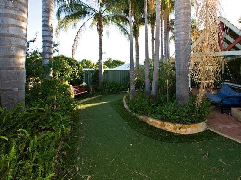 4 Kinghorn Place, Redcliffe, WA 6104 Property Details