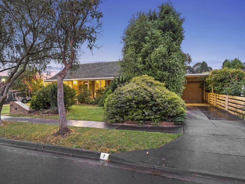 7 Winnifred Crescent, Knoxfield, Vic 3180 Property Details