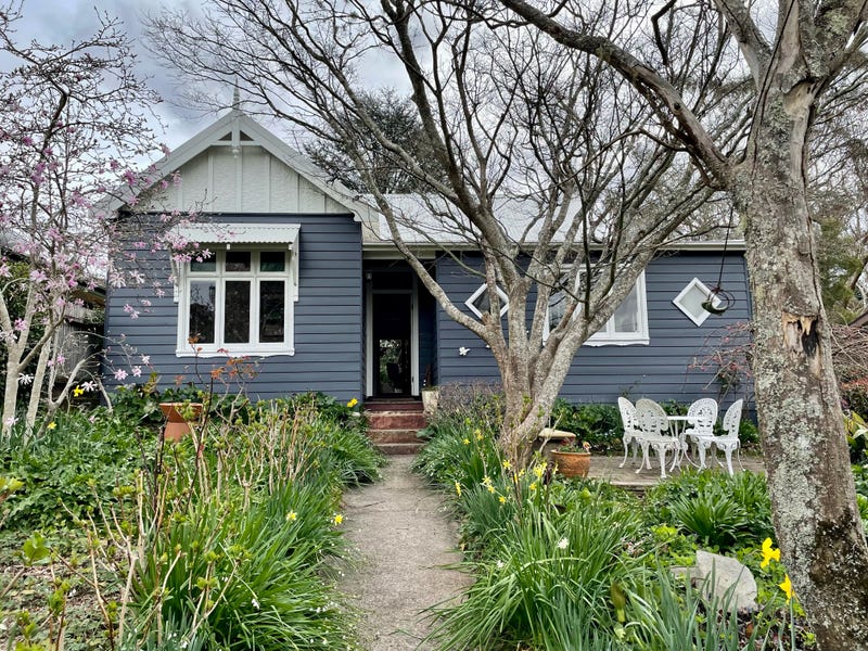 97 Pritchard Street, Wentworth Falls, NSW 2782