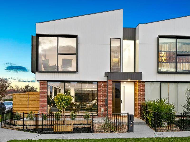 8 Parkdale Drive, Lyndhurst, Vic 3975 Property Details