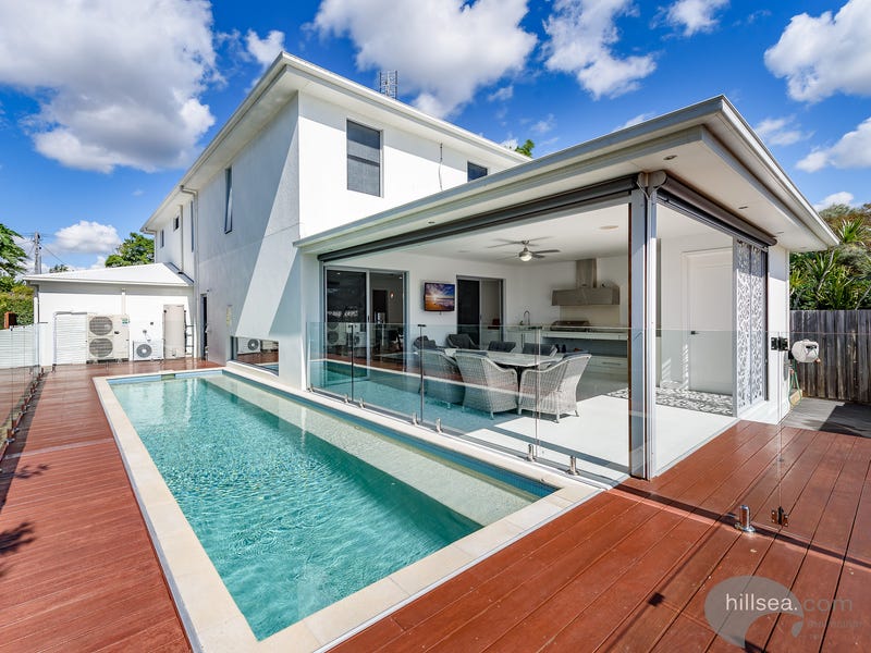 13 Plover Avenue, Paradise Point, QLD 4216