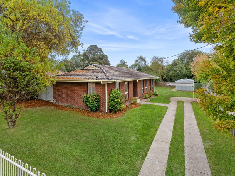 11 Russell Avenue, Woodend, Vic 3442 - House For Sale - Realestate.com.au