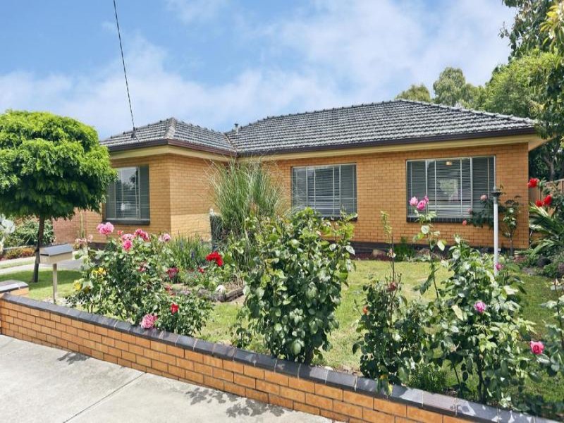 35 Maple Street, Golden Square, VIC 3555