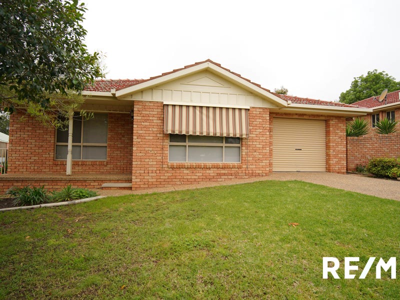 6 Tubbo Place, Bourkelands, NSW 2650