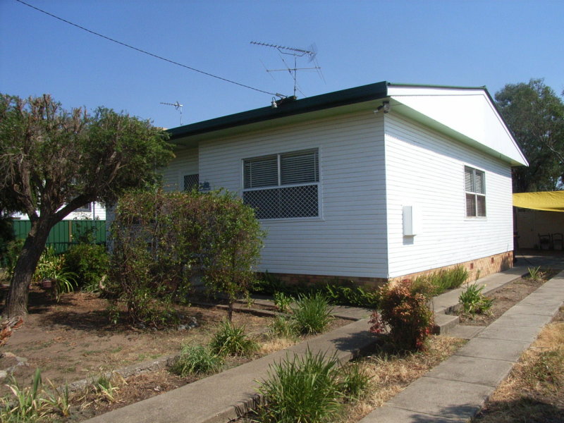 9 CHELMSFORD ST, Kootingal, NSW 2352 Property Details