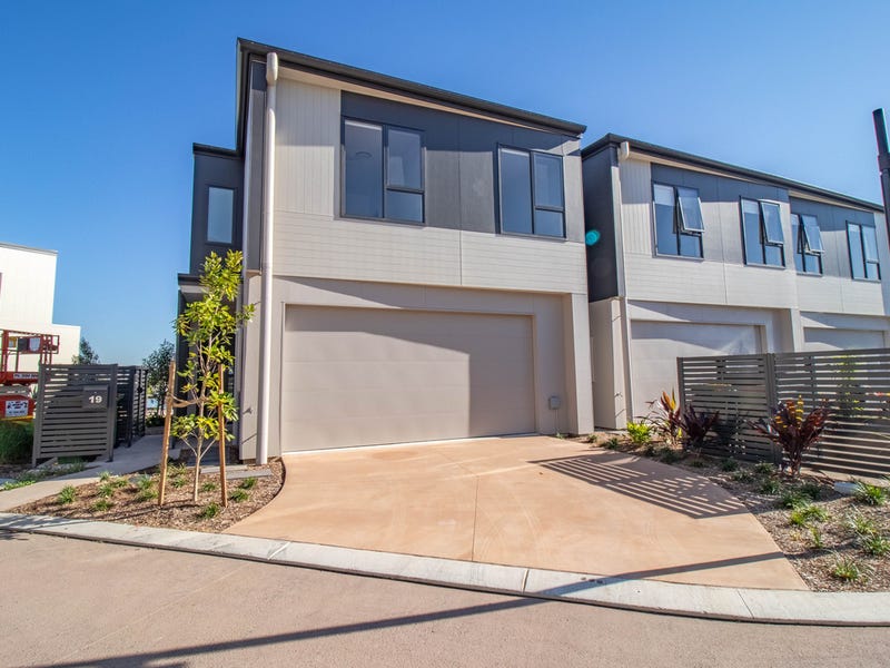 Townhouses for Rent in Hope Island, QLD 4212