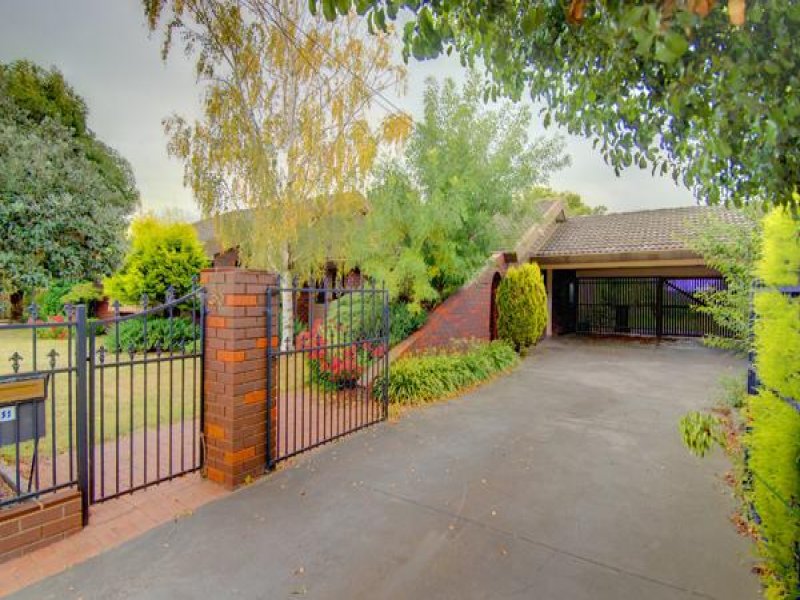 80 Grandview Grove, Wendouree, Vic 3355 Property Details