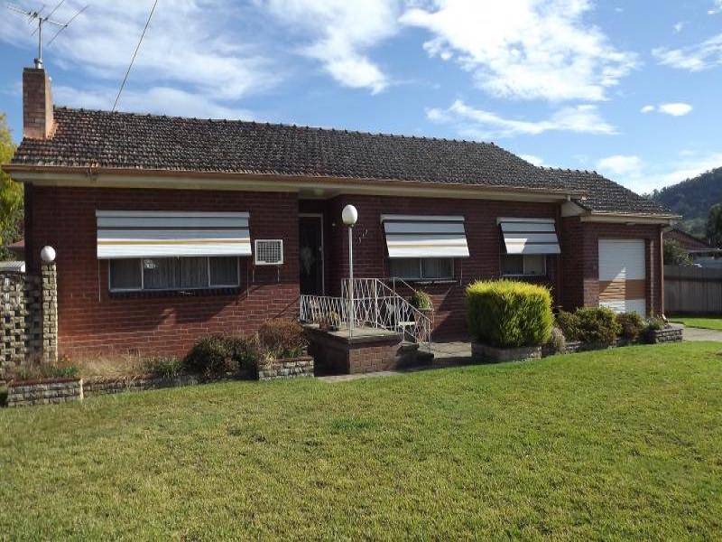 537 b St, Lavington, NSW 2641 Property Details