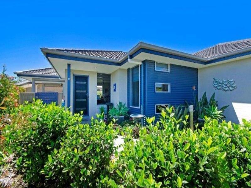 5A Seachange Cres, Moonee Beach, NSW 2450
