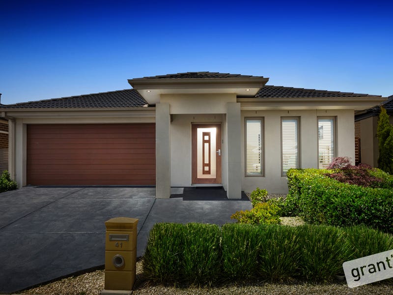 41 Riverstone Boulevard, Clyde North, VIC 3978