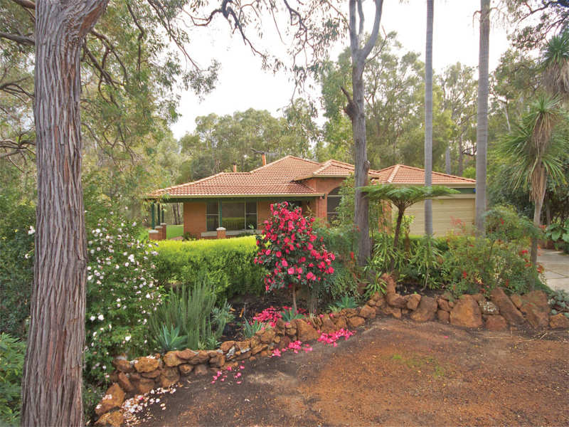 32 Buchanan Road, Roleystone, WA 6111