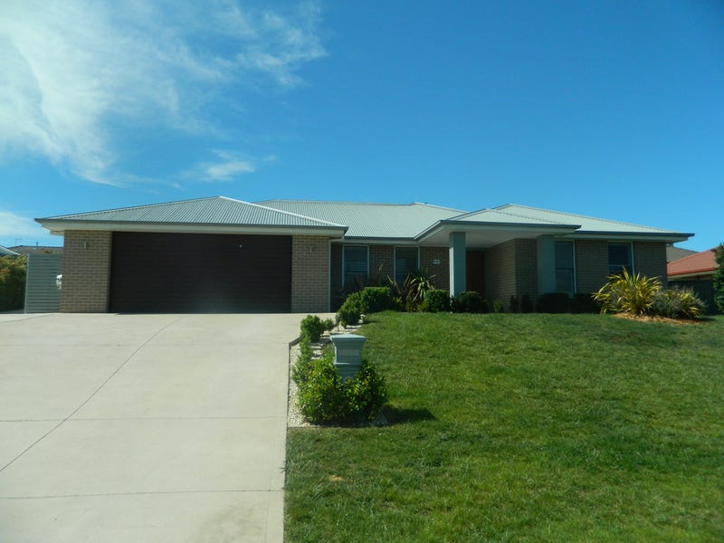 33 Emerald Drive Kelso Nsw 2795 Realestate Com Au