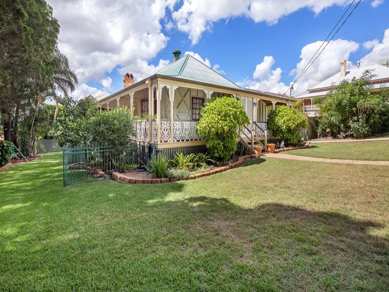 70 Chermside Road, Newtown, Qld 4305