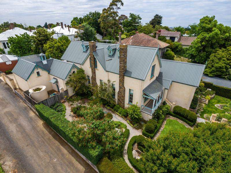 18 Mercer Parade, Newtown, Vic 3220 Property Details