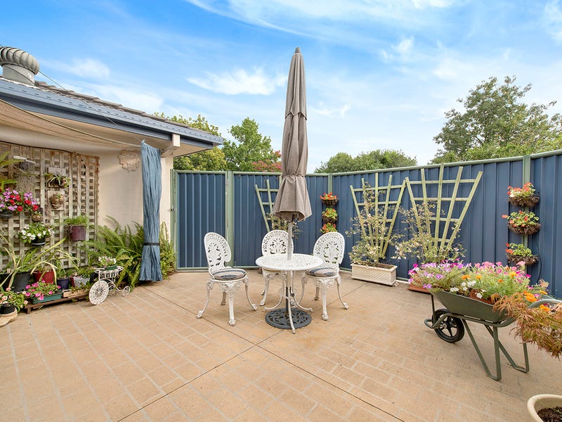 2/12 Donald Road, Queanbeyan, NSW 2620