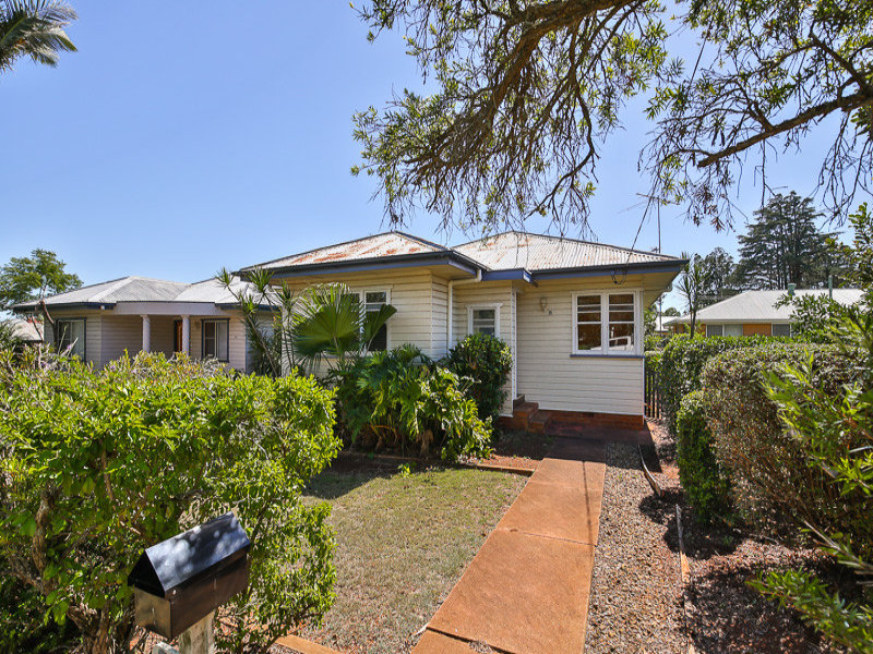 35 Cranley Street, South Toowoomba, QLD 4350