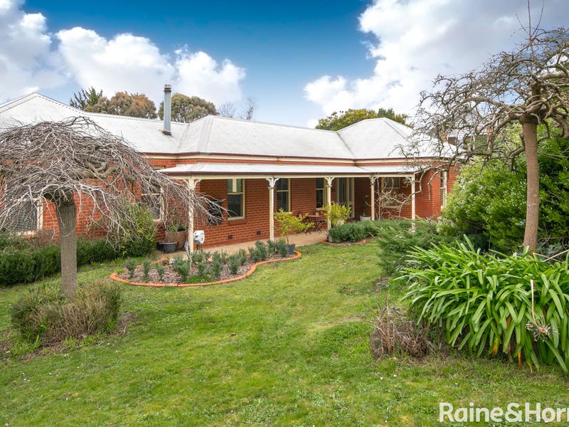 1 Skyline Drive, Gisborne, Vic 3437 Property Details