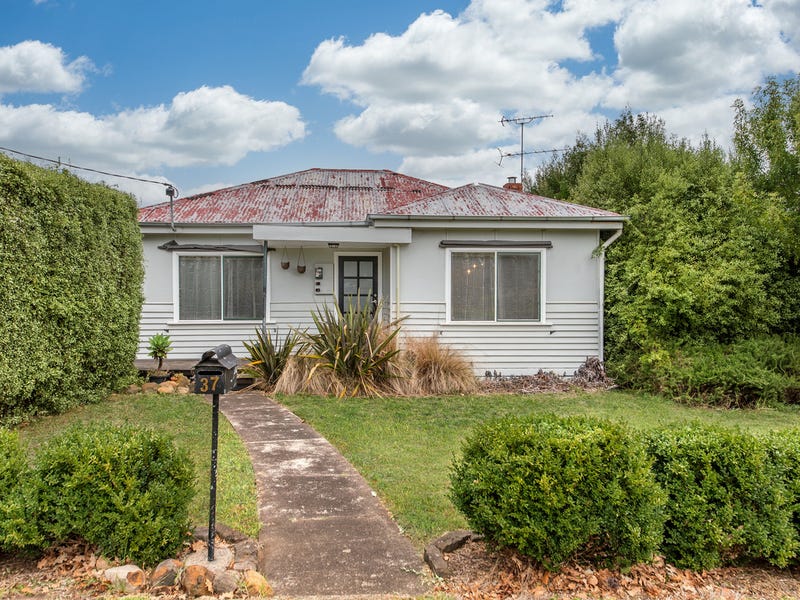 37 Burns Street, Hamilton, Vic 3300 Property Details