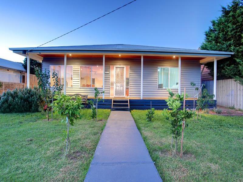 17 Victoria Cres, Safety Beach, VIC 3936