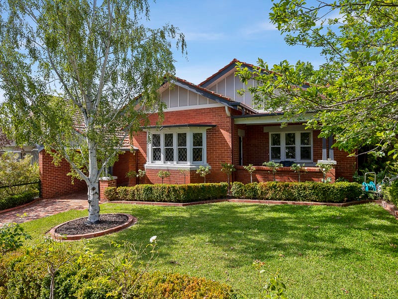 11 Brewster Street, Essendon, Vic 3040