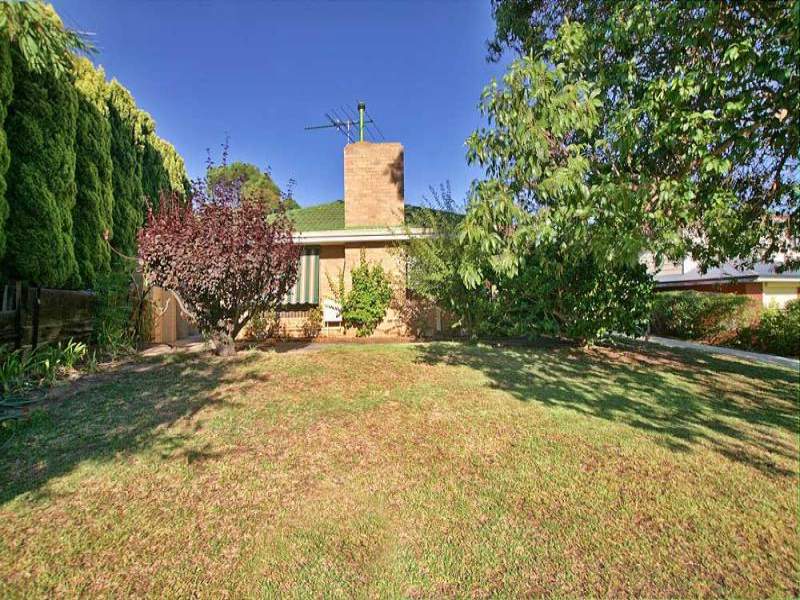 93 Derry Avenue, Mount Nasura, WA 6112