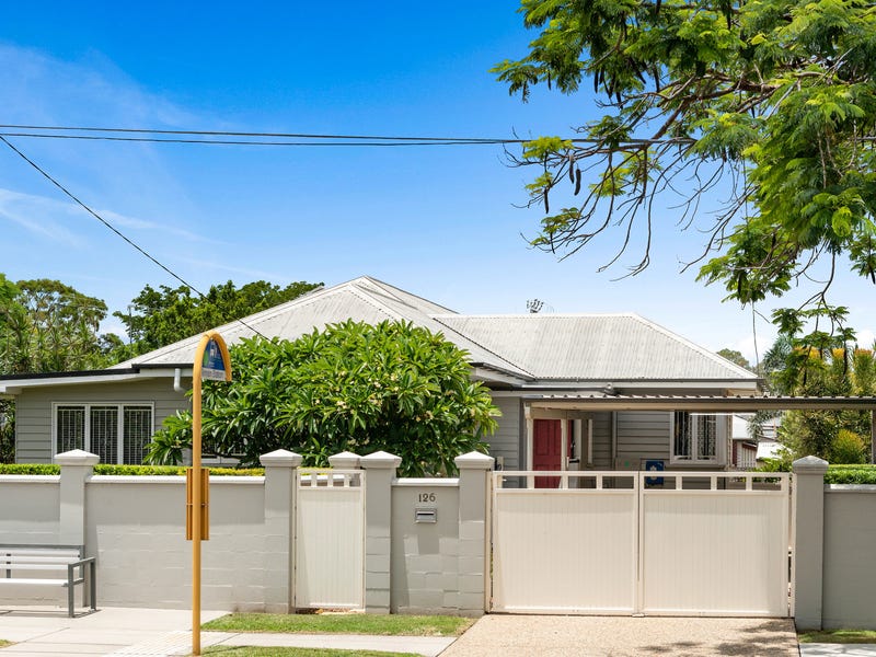 126 King Arthur Terrace, Tennyson, Qld 4105 Property Details