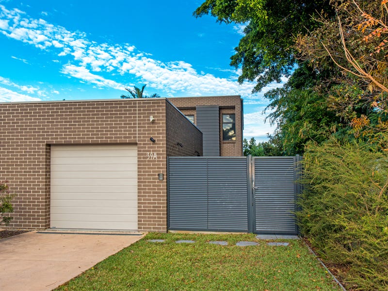 39 Warburton Street, Chifley, NSW 2036