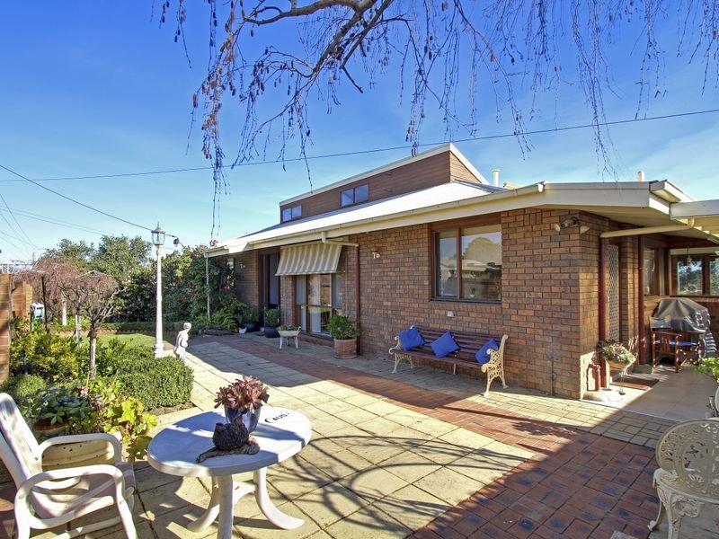 12 Robb Street, Bairnsdale, Vic 3875 Property Details