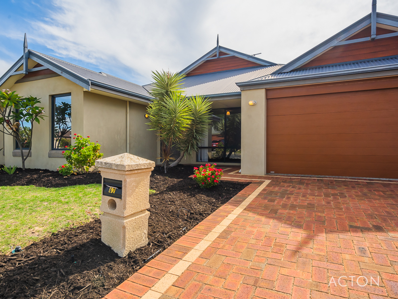 42 Carissa Turn, Halls Head, WA 6210