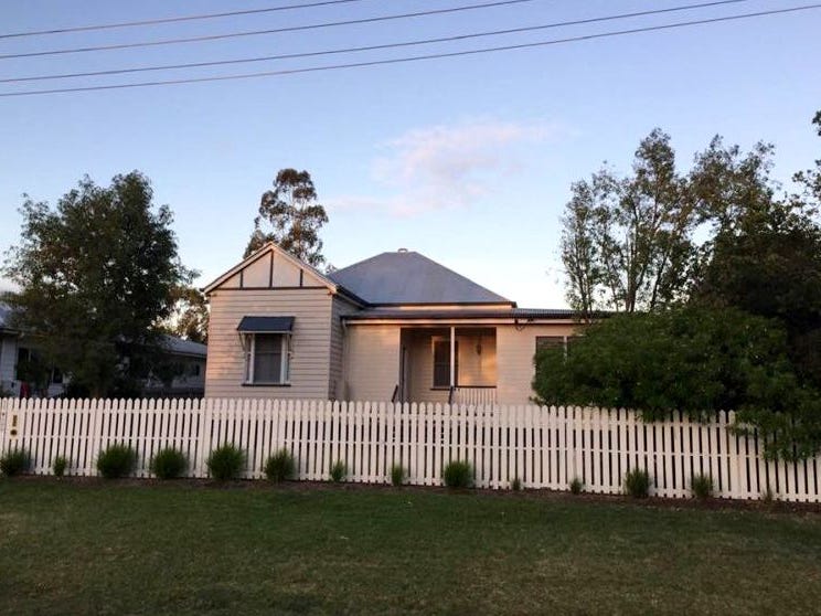 33 Wood Street, Dalby, Qld 4405