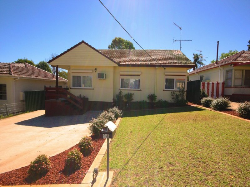 14 Farnsworth Avenue, Campbelltown, NSW 2560