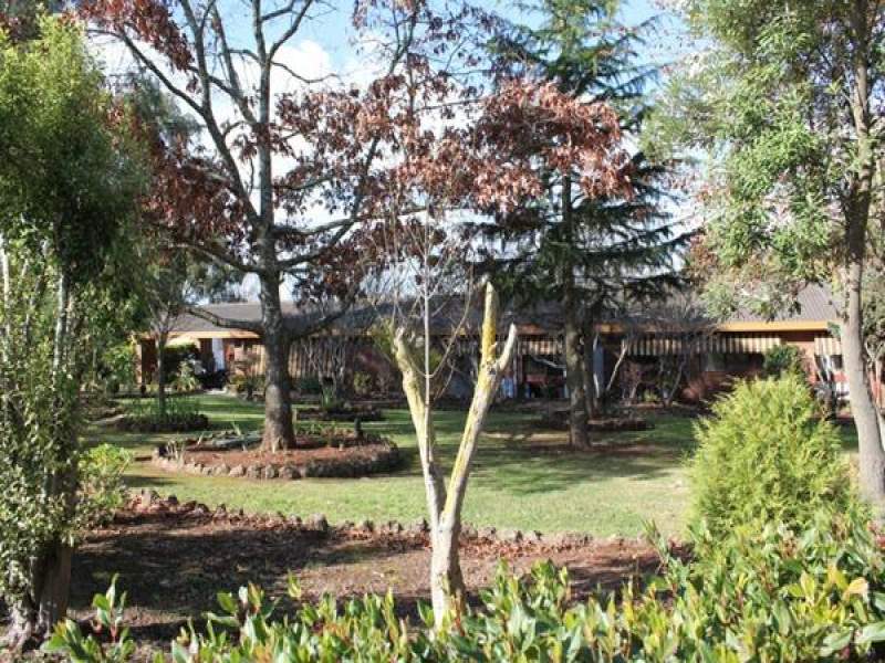 2 Old Farm Way, Romsey, VIC 3434