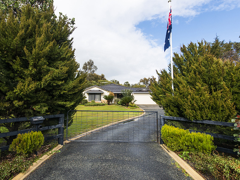 4 Hillview Close, Serpentine, WA 6125