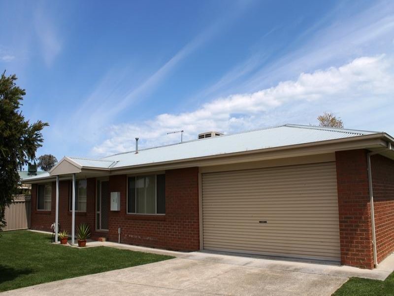 2/12 Oakmont Circuit, West Wodonga, VIC 3690