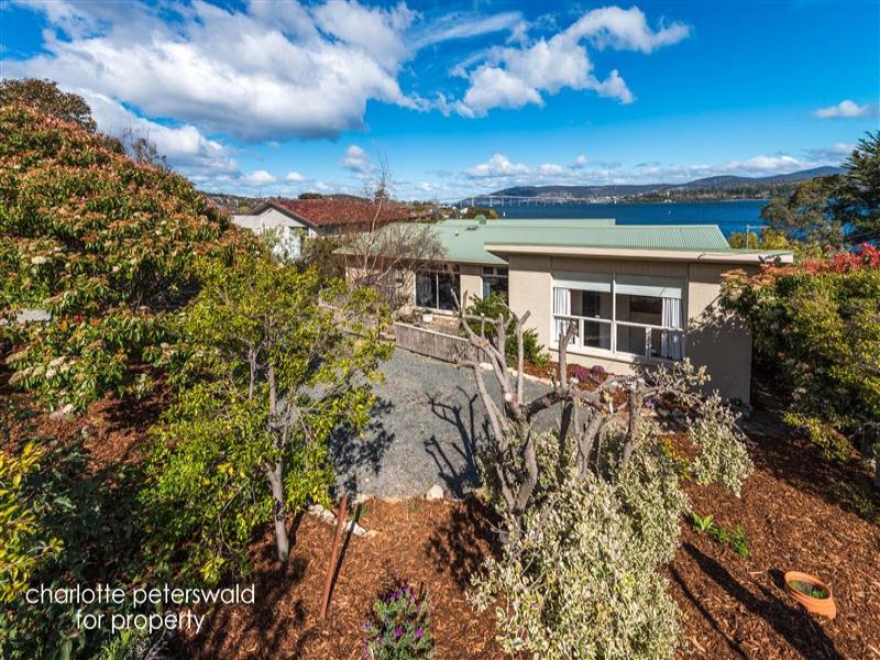 141 Derwent Avenue, Lindisfarne, Tas 7015 Property Details