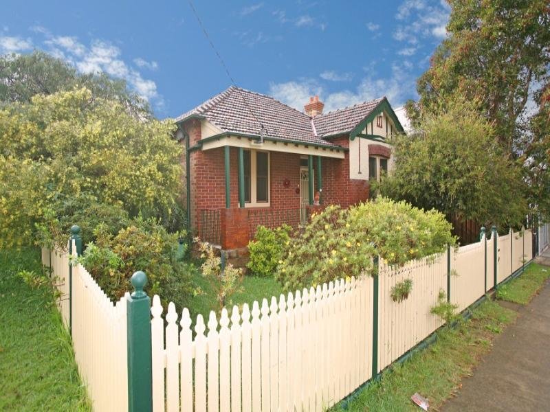 28 Jubilee Avenue, Carlton, NSW 2218