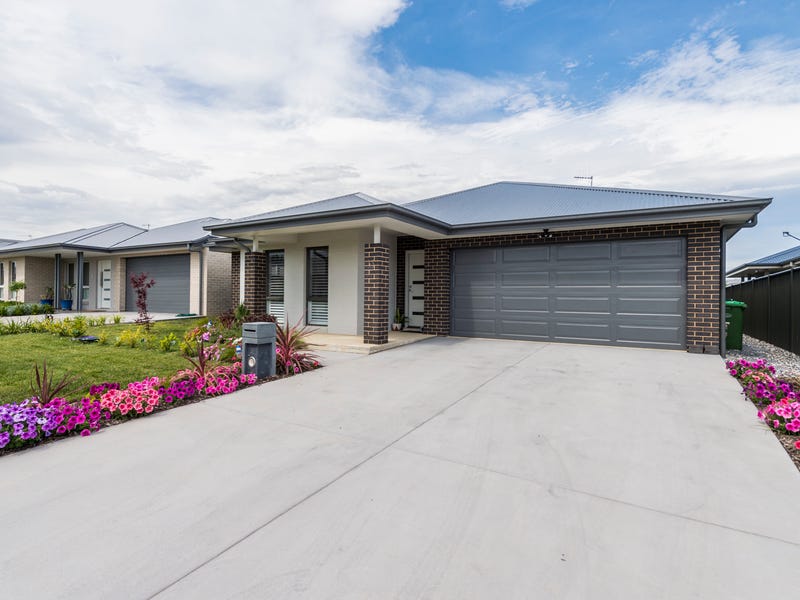 33 Griffiths Link, Googong, NSW 2620 Property Details