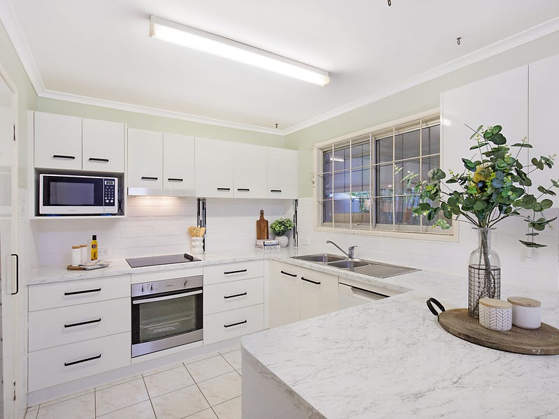 15 Regency Drive, Regents Park, QLD 4118