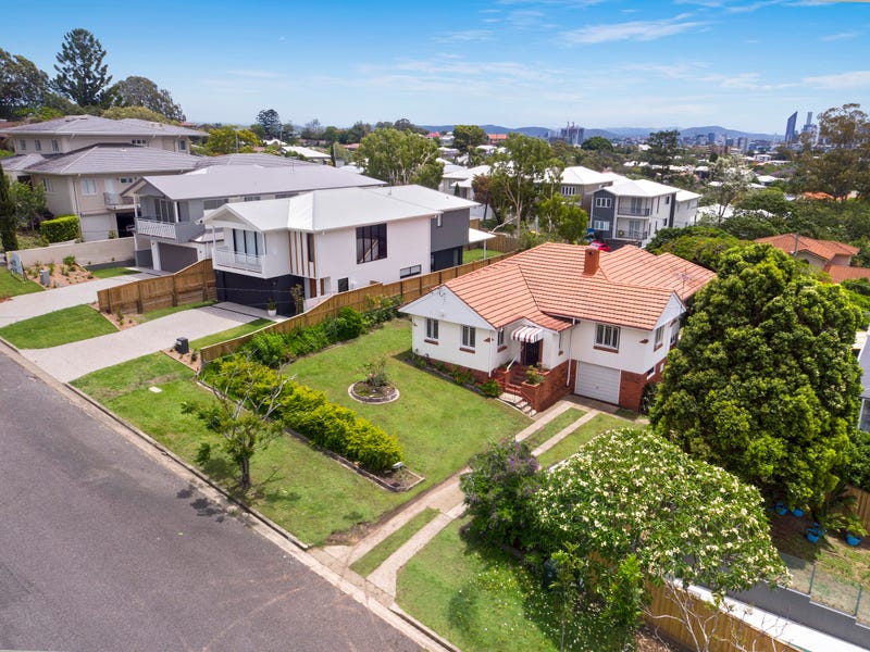 166 Sackville Street, Greenslopes, Qld 4120 Property Details