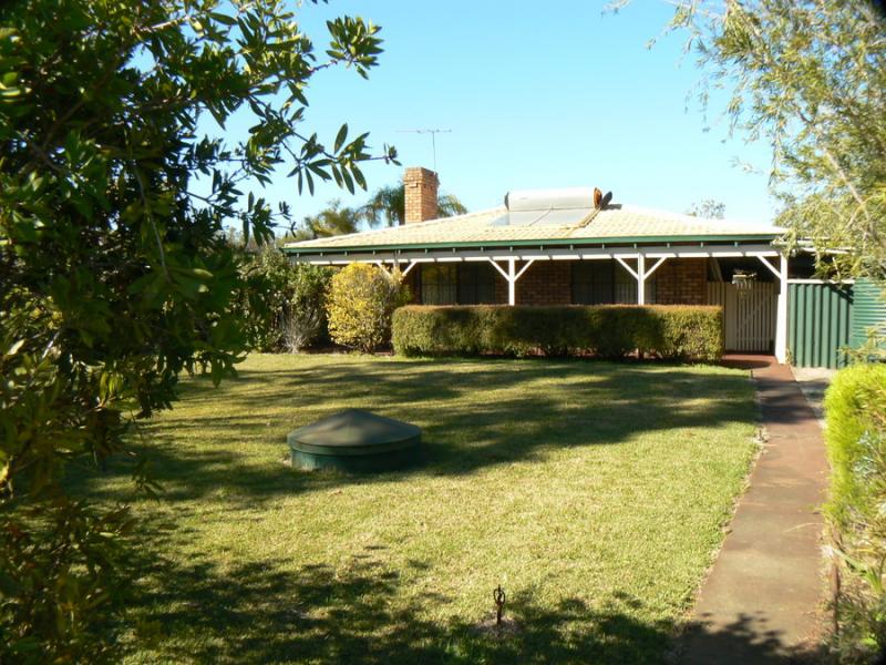 4 Britton Place, Wandi, WA 6167 Property Details