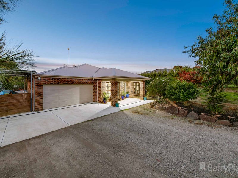 10 Settlers Rise, Drouin, Vic 3818 Property Details