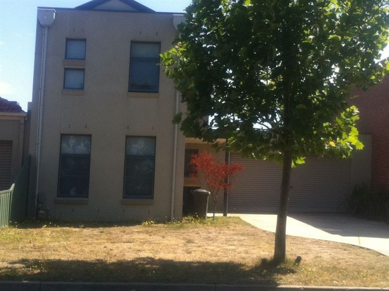 26 Lake Gardens Avenue, Lake Gardens, VIC 3355