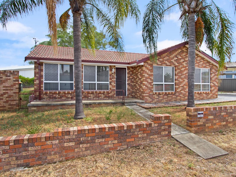 4 Curlew Crescent Tamworth Nsw 2340 House For Rent