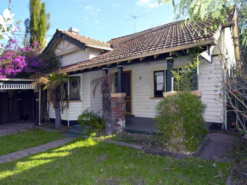 19 Lincoln Road, Essendon, VIC 3040