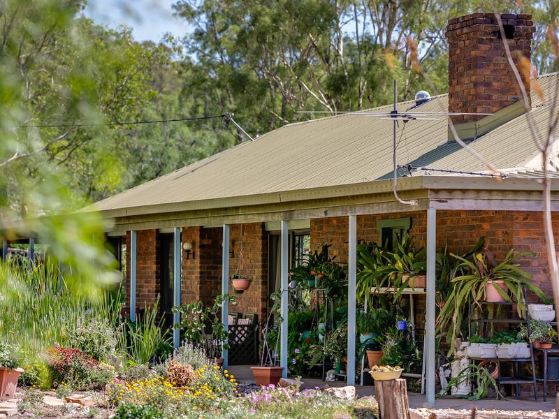 9 Ramsay Street, South Toowoomba, QLD 4350